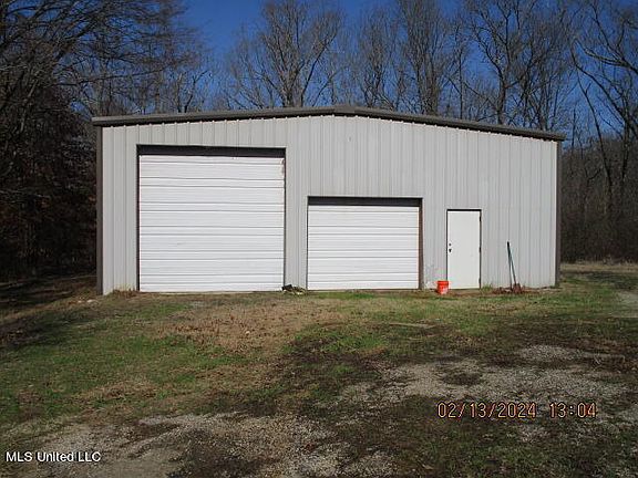 3rd image of 328 Thunderbird Dr N