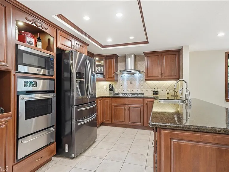 227 S Irena Ave — Photo 18