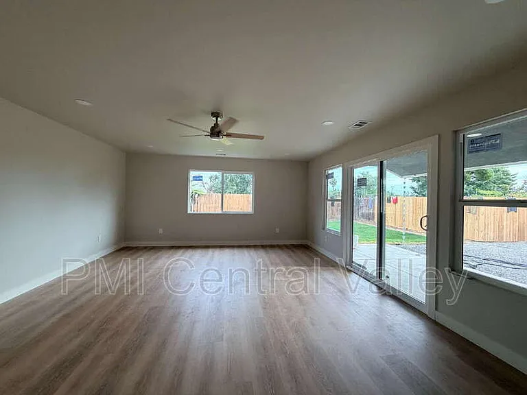 1710 Waverly Dr — Photo 31