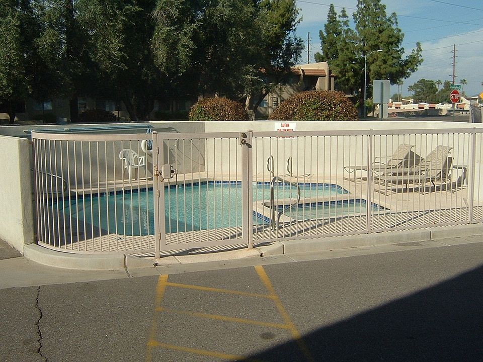 Community Pool and Spa!