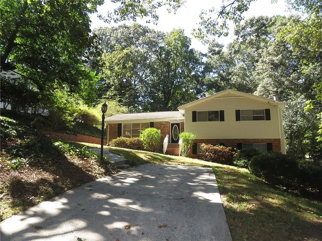 4 bed, 2.0 bath, 1998 sqft, $3,500 — Photo 1
