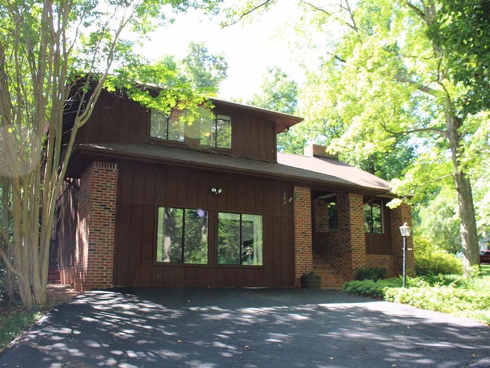 1st image of 300 Leewood Dr