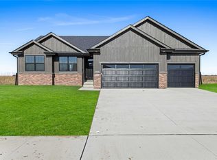 935 NW Rolland Rd, Waukee, IA 50263