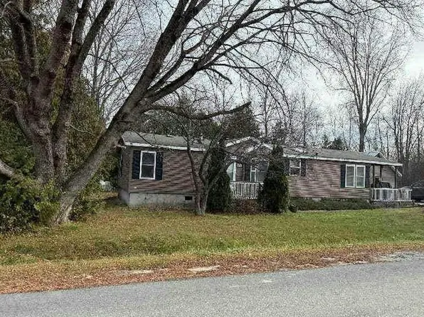9 Valley Dr, Plattsburgh, NY 12901
