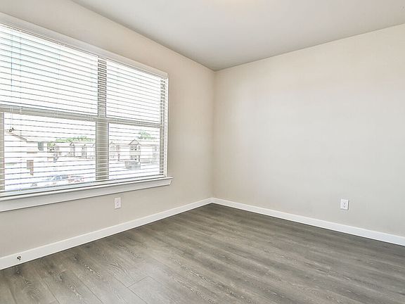 4th image of 117 Brooke Blvd