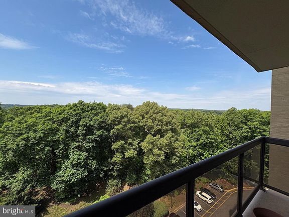 4th image of 309 Yoakum Pkwy APT 1105