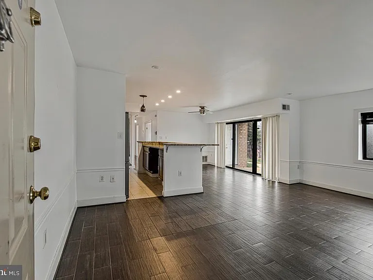 6302 Hil Mar Dr #6-2 — Photo 6