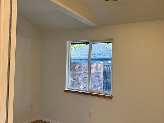 5th image of 3261 Blackthorn Way