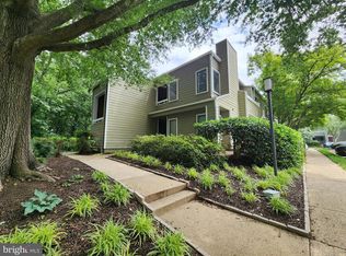 1948 Villaridge Dr, Reston, VA 20191