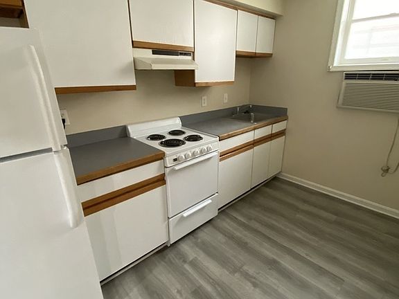 5th image of 1719 35th St NW APT B