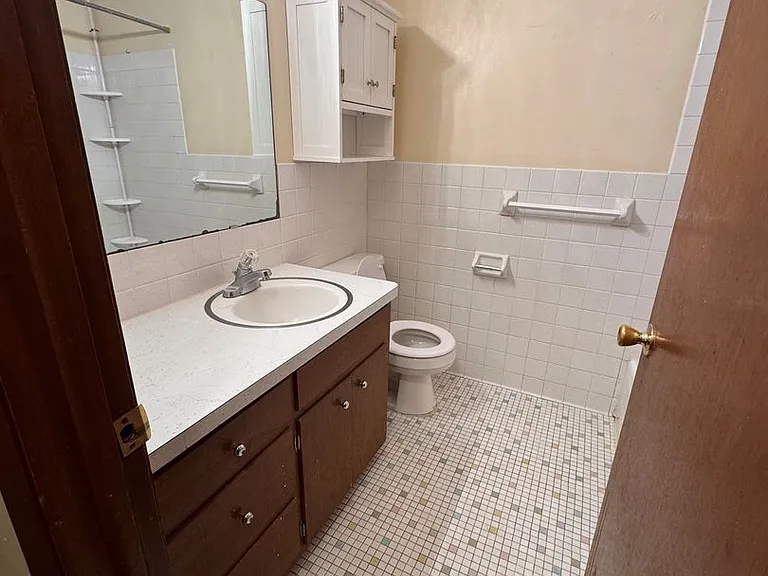 321 Harrison St S — Photo 12