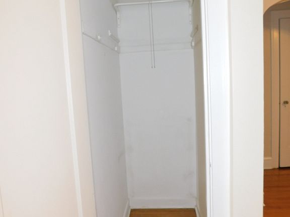 4th image of 1920 W Morse Ave #24