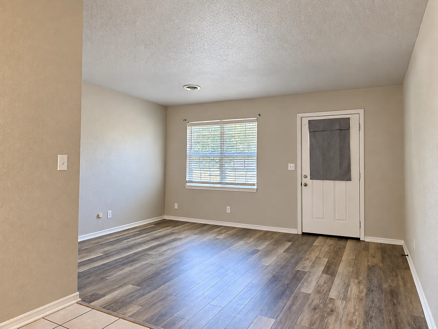 2 bed, 800 sqft, $1,400 — Photo 3