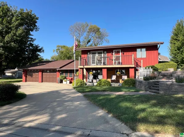 218 Frankfort Ave NE, Orange City, IA 51041