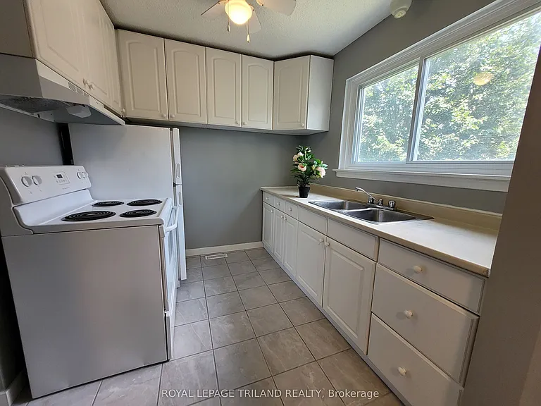 585 Gainsborough Rd #66 — Photo 13