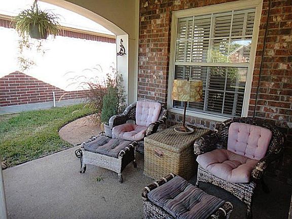 3rd image of 2321 Bridgeton Ln