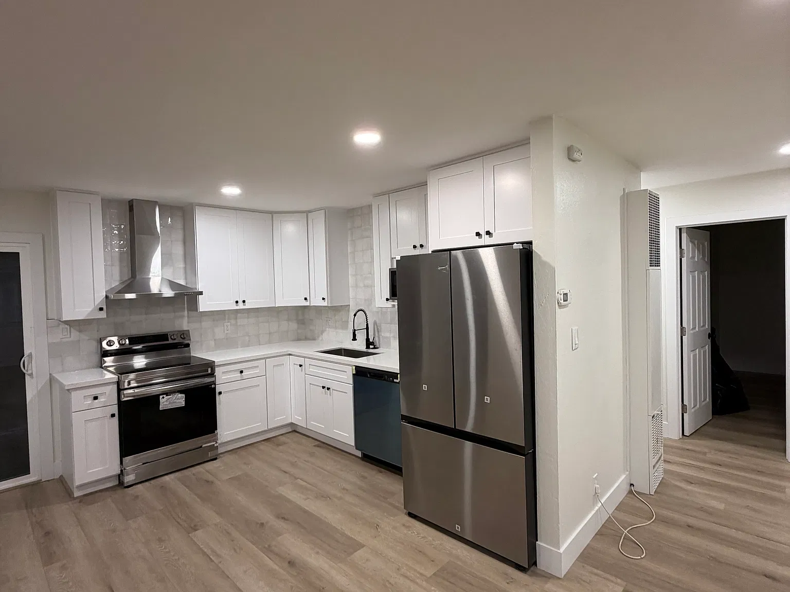 3 bed, 1128 sqft, $3,850 — Photo 1
