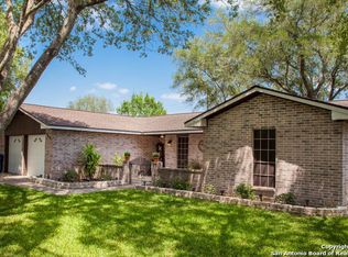 1661 Cherrydown Dr, Three Rivers, TX 78071