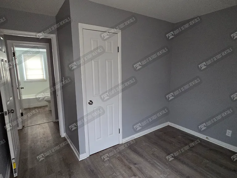 1139 S Bassett St — Photo 7
