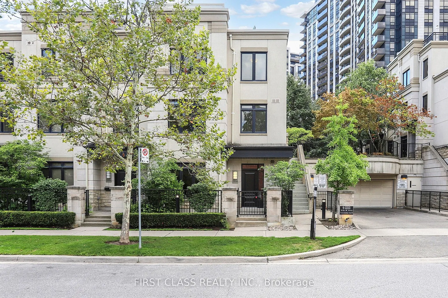 9 Oakburn Cres #Townhouse 28 photo 1