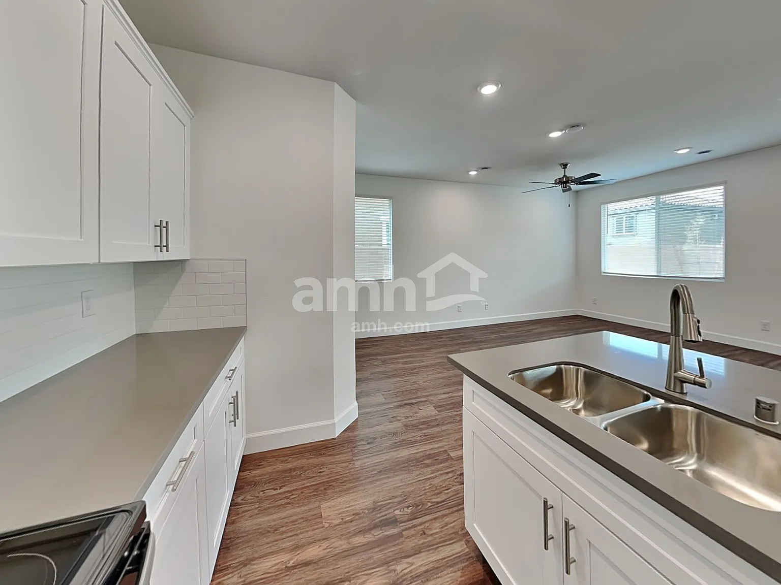 4 bed, 2.5 bath, 1996 sqft, $2,340 — Photo 4