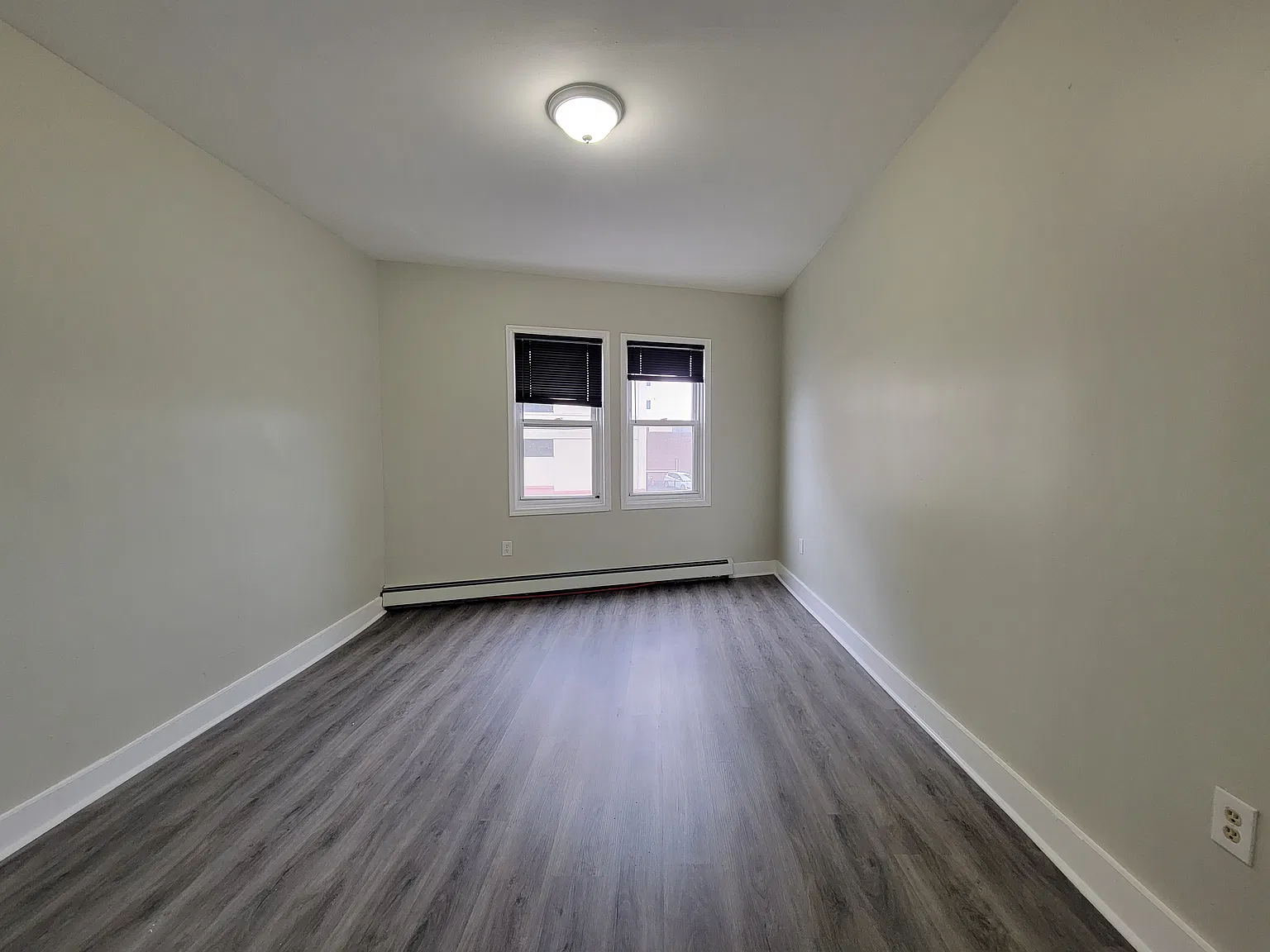 4 bed, 1.5 bath, 1150 sqft, $2,450 — Photo 4