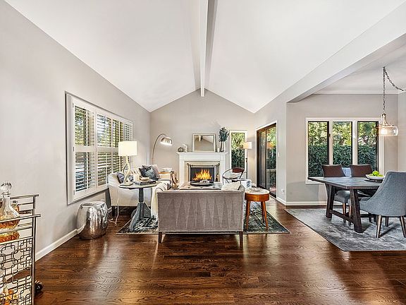 2nd image of 2 Chateau Dr