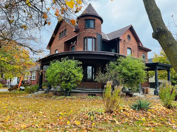 80 Bridge St W #3, Belleville, ON K8P 1J5