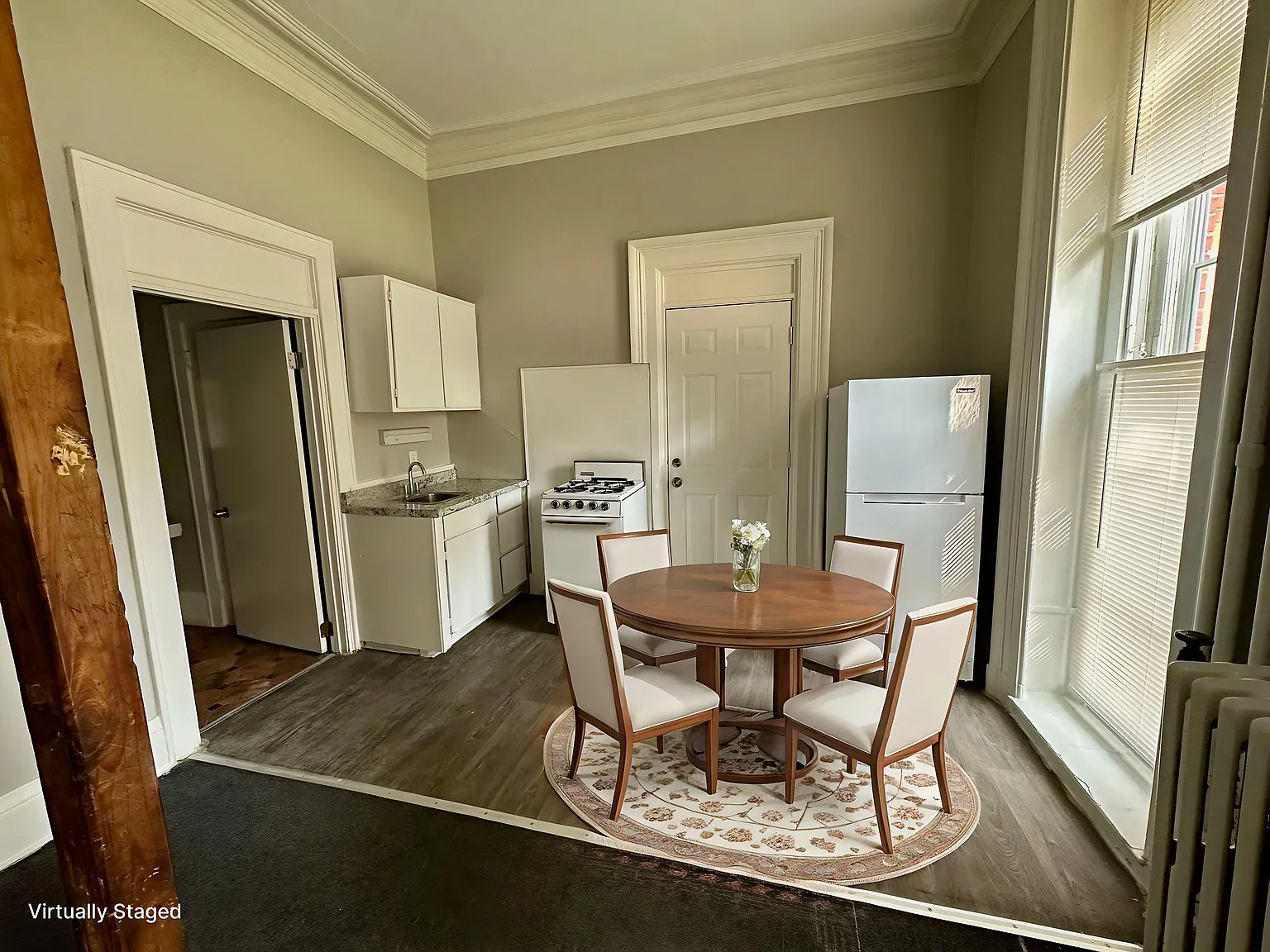 Studio, 350 sqft, $725 — Photo 2