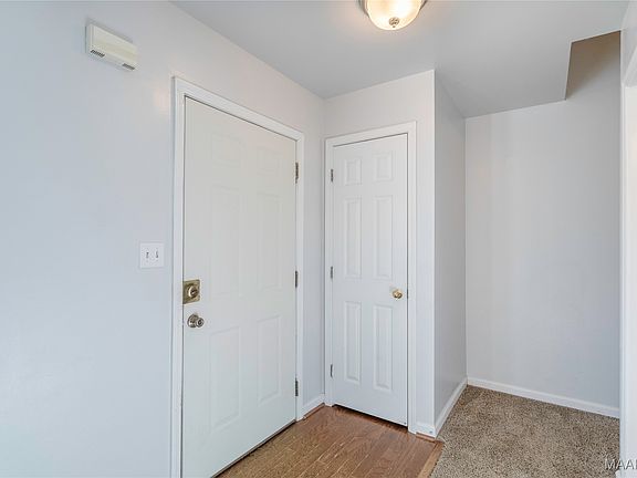 3rd image of 121 Willow Point Ln