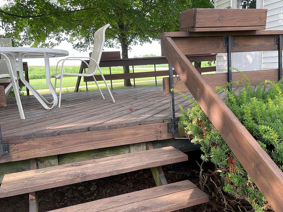 Deck off kitchen.