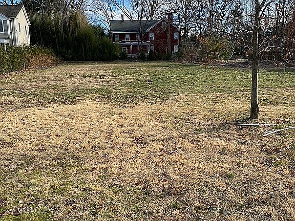 4th image of 1009 S Maple Ave