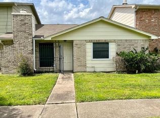 6435 S Briar Bayou Dr, Houston, TX 77072