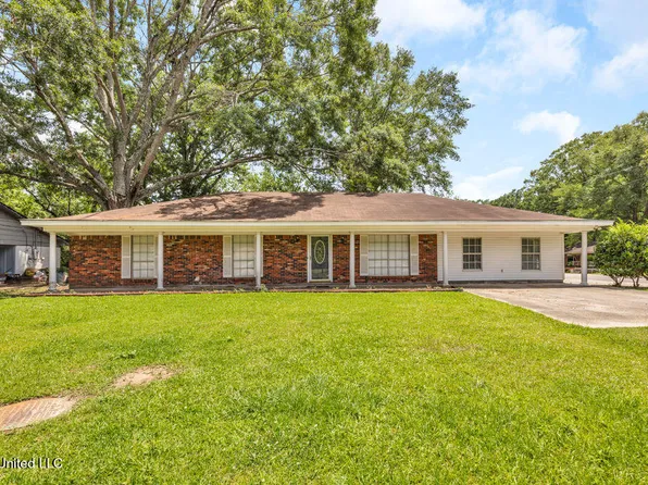 1320 Sally Dr, Picayune, MS 39466