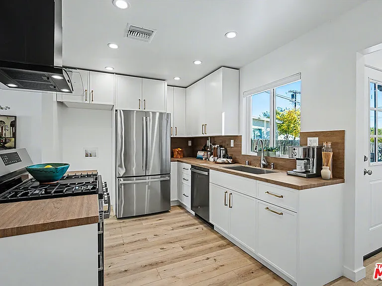 4026 Baywood St — Photo 8