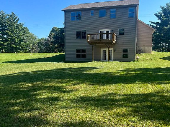 4th image of 714 Woodland Knolls Rd