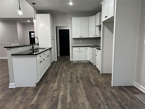 4th image of 1613 S Ash Ct