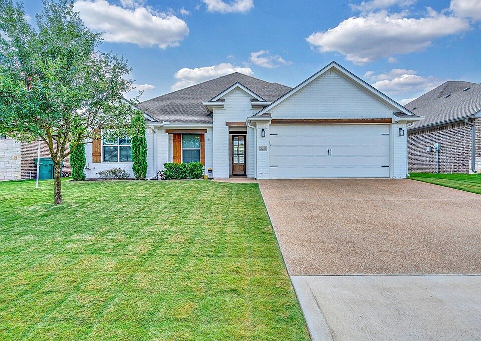 1st image of 320 Daisy Ln
