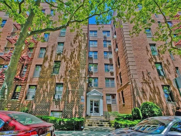 711 Montauk Court image 1 of 9