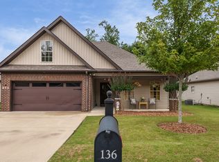 136 Stonebriar Dr, Calera, AL 35040