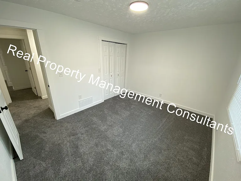 904 Twin Oaks Ter — Photo 15