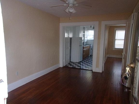 2nd image of 1206 Oak St NE APT 2