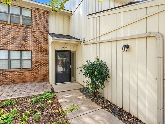 2nd image of 1009 Mockingbird Ln