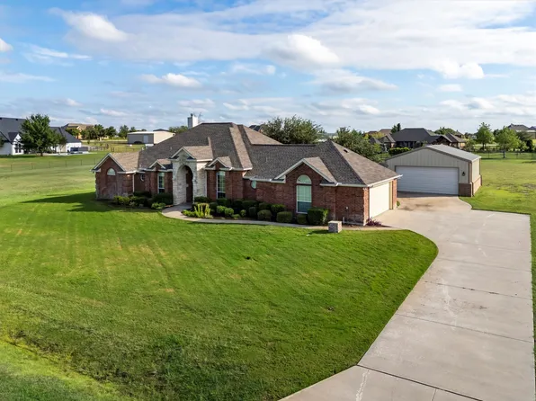 125 Deer Stream Ct, Azle, TX 76020