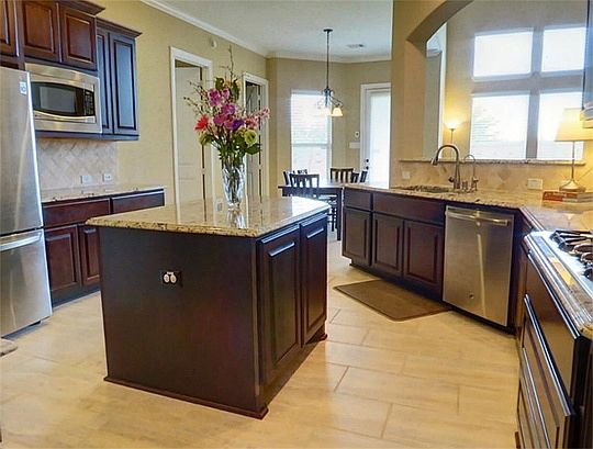 5th image of 5106 Hawthorne Bend Dr