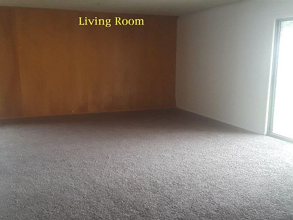 5th image of 210 Texas Dr