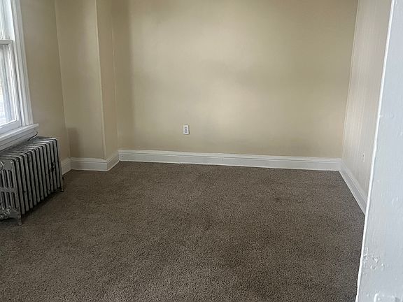 4th image of 211 Market St APT B