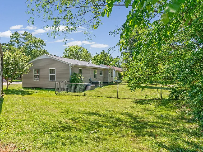 400 Highland Cir — Photo 23