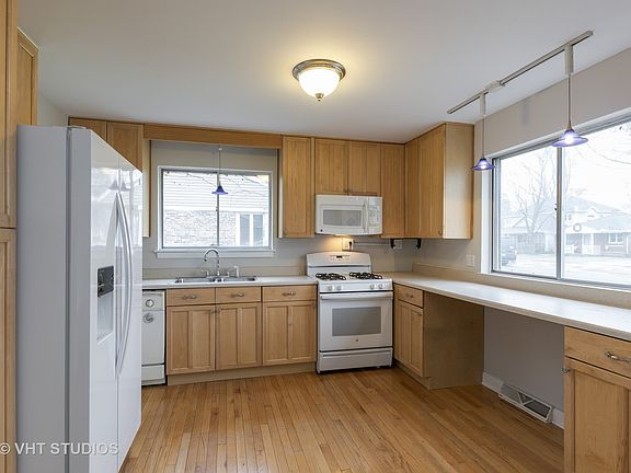 4th image of 802 N Kennicott Ave