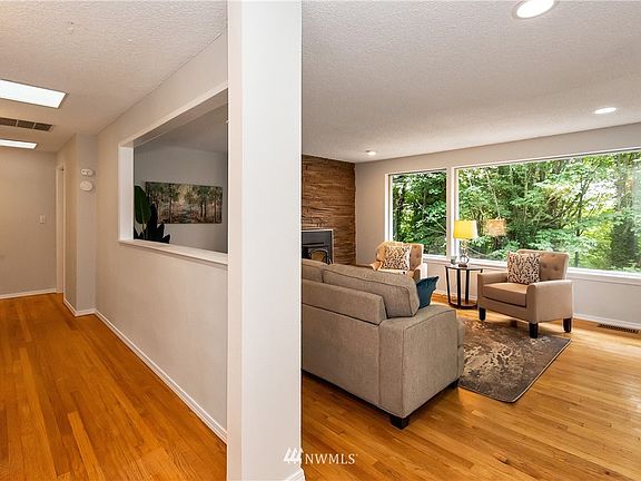 Light and bright entry way into the open main level living space.